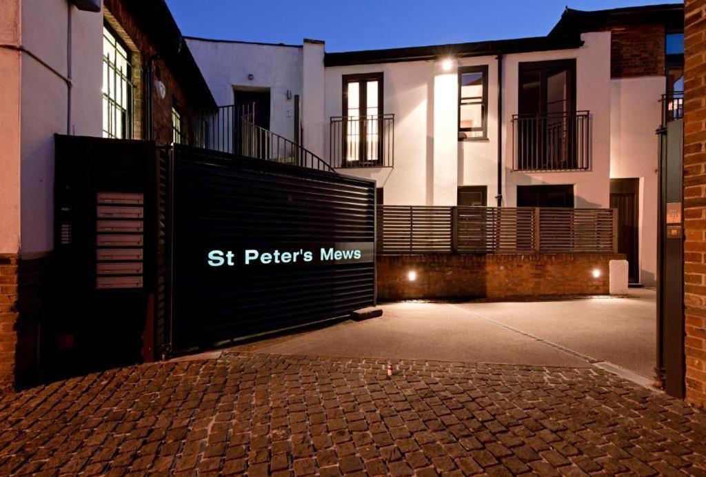 Central Two Bedroom Apartments St Albans By Central Stays Short Lets & Serviced Accommodation With Free Parking 객실 사진