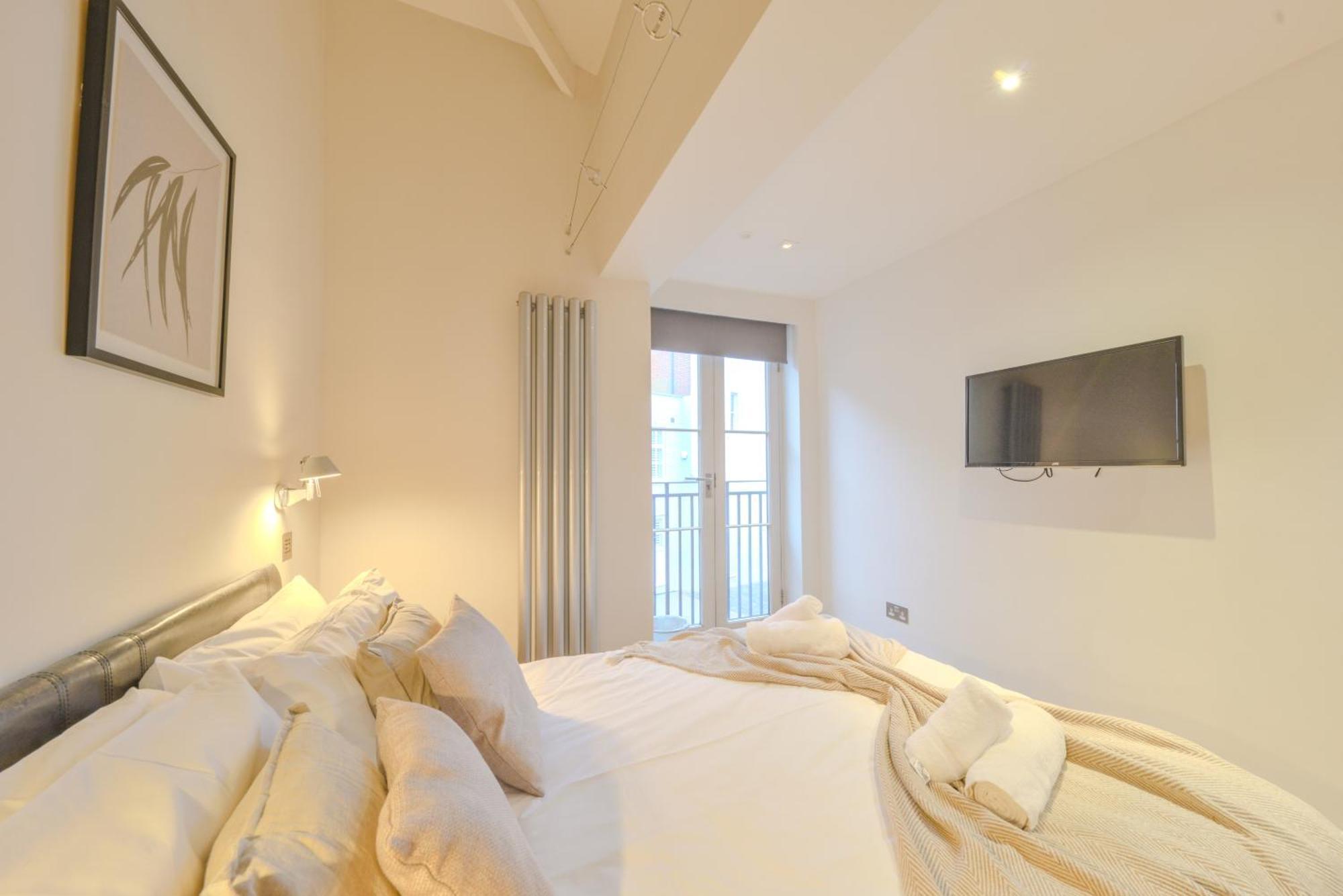 Central Two Bedroom Apartments St Albans By Central Stays Short Lets & Serviced Accommodation With Free Parking 객실 사진