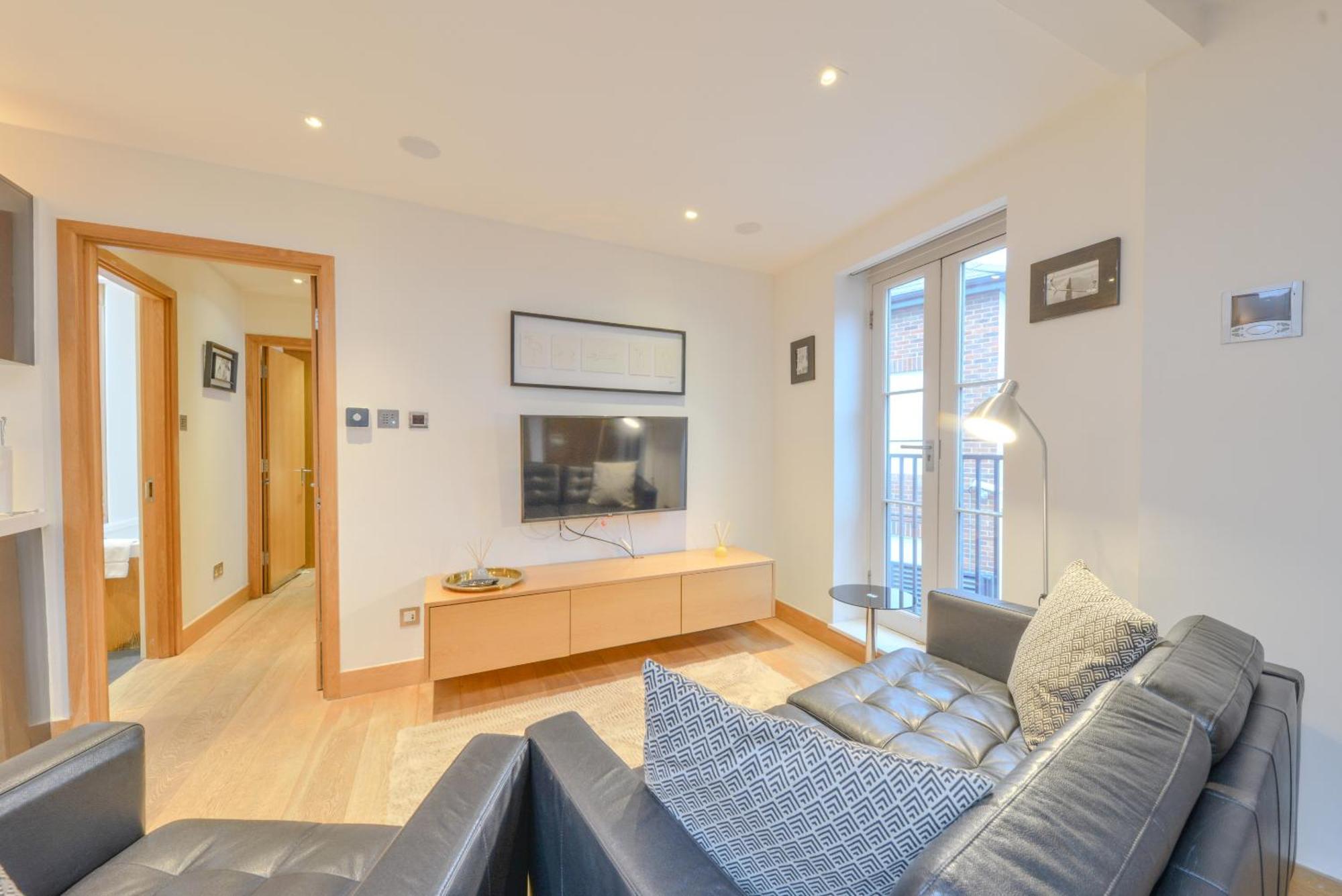 Central Two Bedroom Apartments St Albans By Central Stays Short Lets & Serviced Accommodation With Free Parking 객실 사진