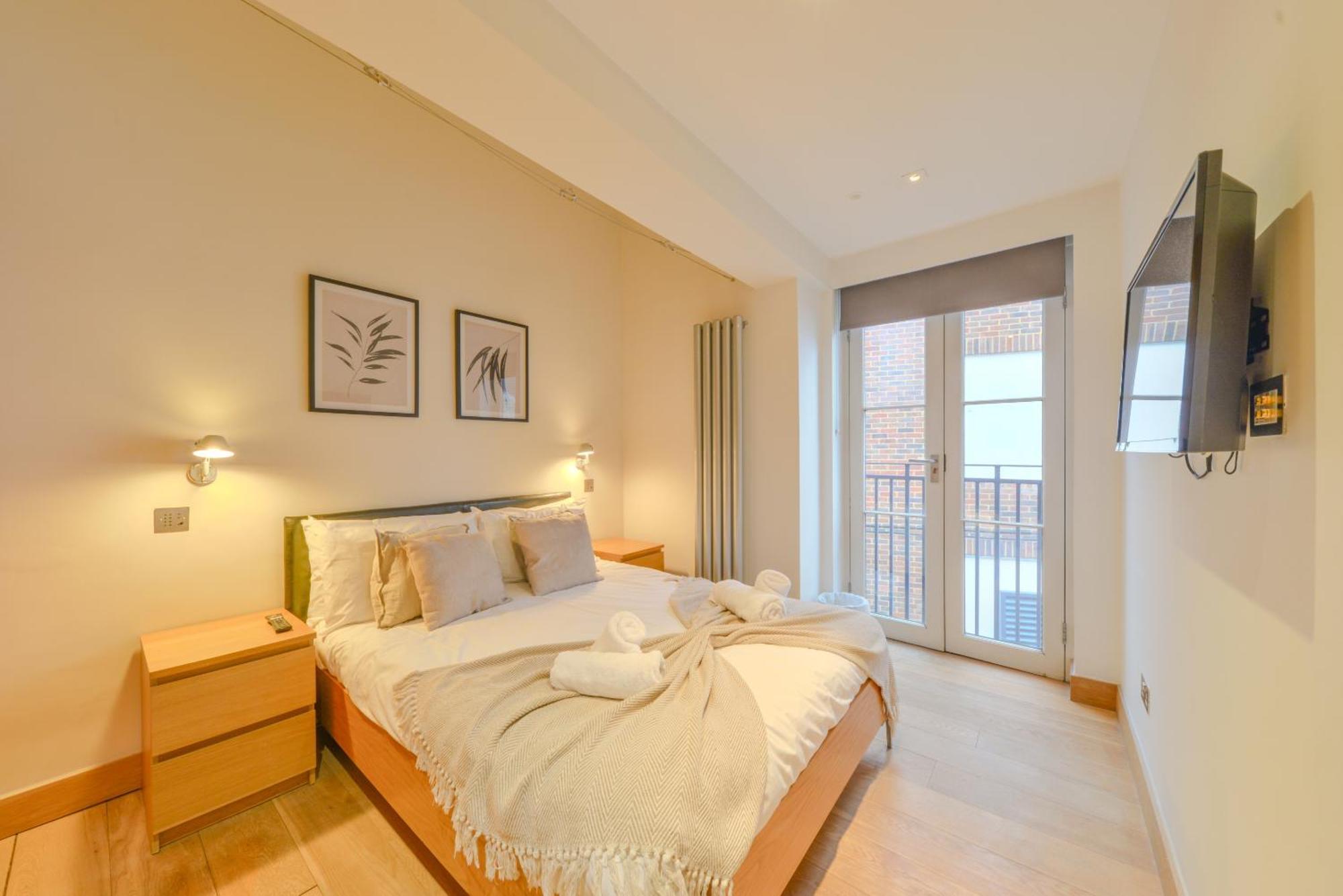 Central Two Bedroom Apartments St Albans By Central Stays Short Lets & Serviced Accommodation With Free Parking 객실 사진