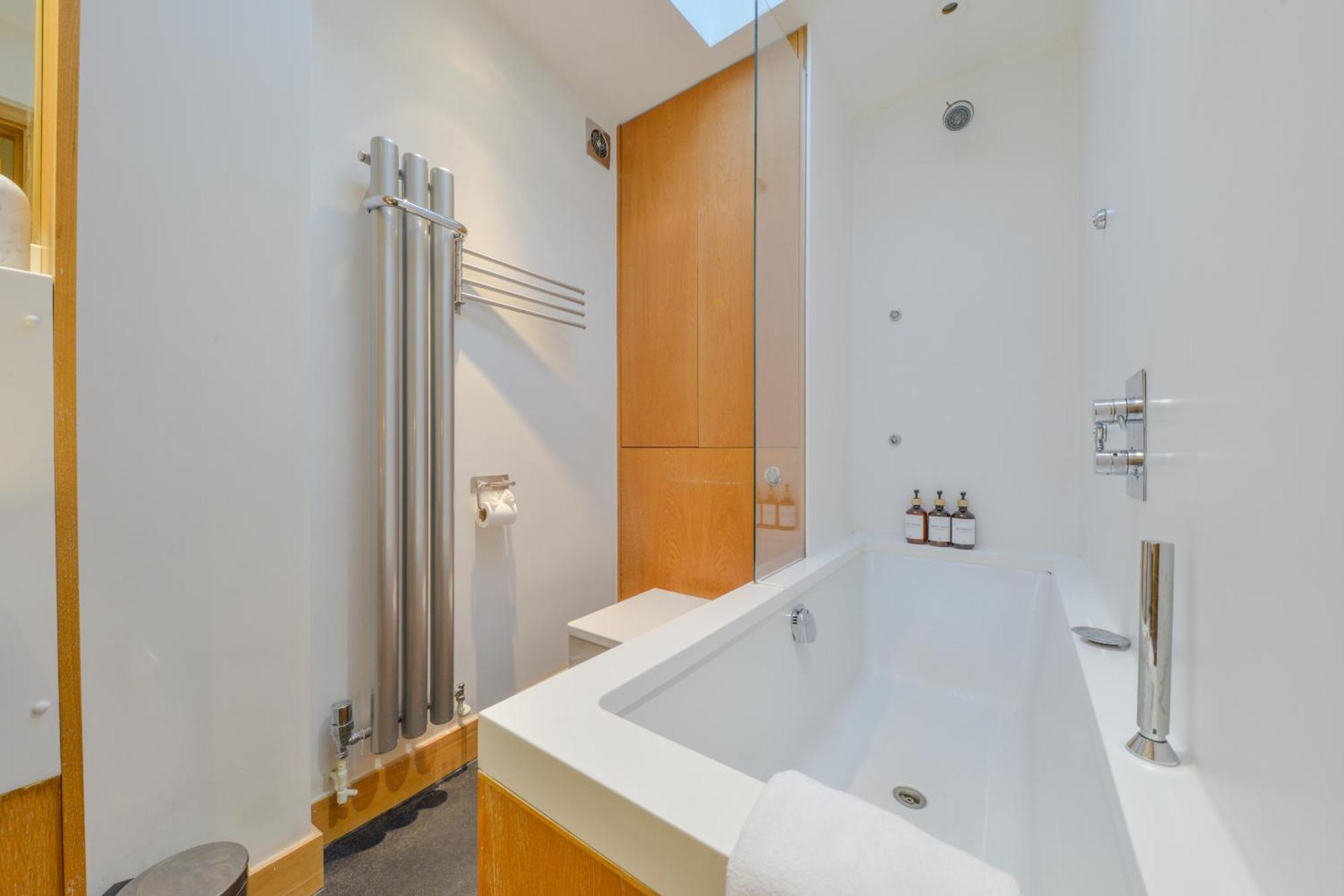 Central Two Bedroom Apartments St Albans By Central Stays Short Lets & Serviced Accommodation With Free Parking 객실 사진