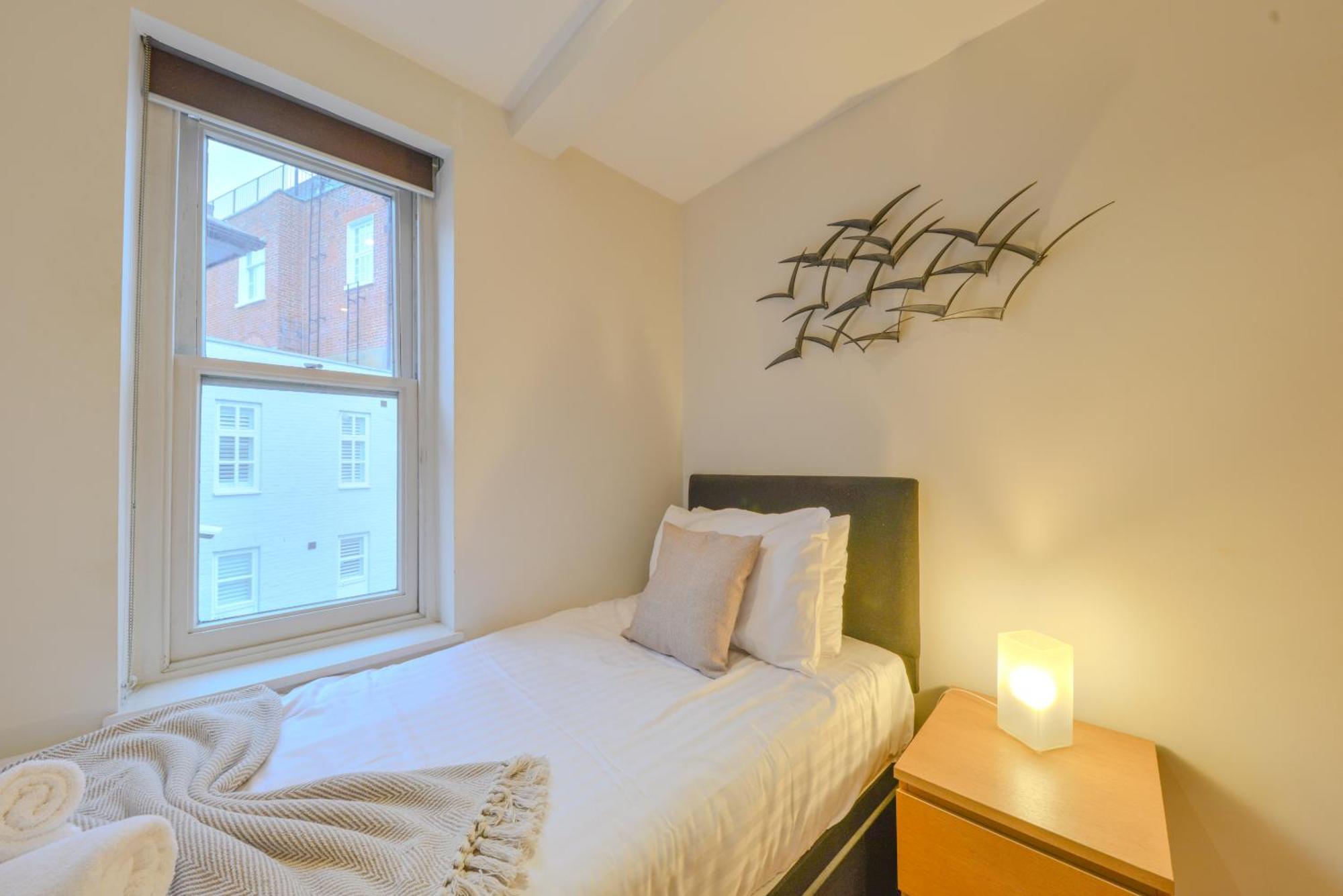 Central Two Bedroom Apartments St Albans By Central Stays Short Lets & Serviced Accommodation With Free Parking 객실 사진